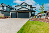 5 Beds 5 Baths in River's Gate. 3 mins to St.Albert. Stunning!