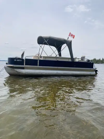 2006 Bigfoot, new prop, vinyl floor, 2 new chairs, 2 live wells, 2 biminis with walls, 6 life jacket...