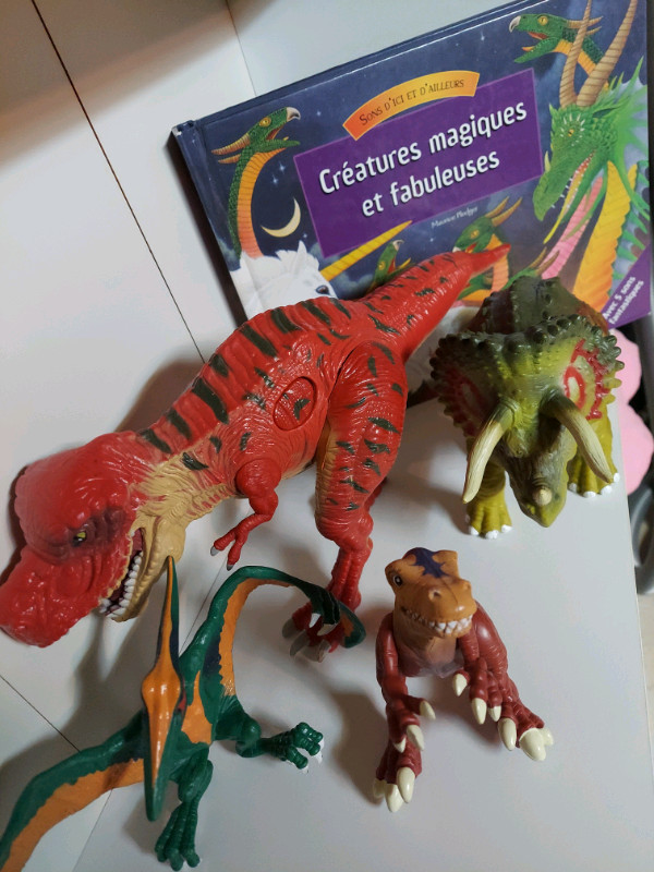 Lot de dinosaures avec livre de créatures  3D dans Jouets et jeux  à Longueuil/Rive Sud - Image 2