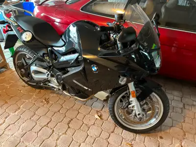 In mint condition. 12500 original kms No accidents