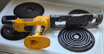 DeWalt DC546 Heavy Duty Cordless Adhesive Gun, View more