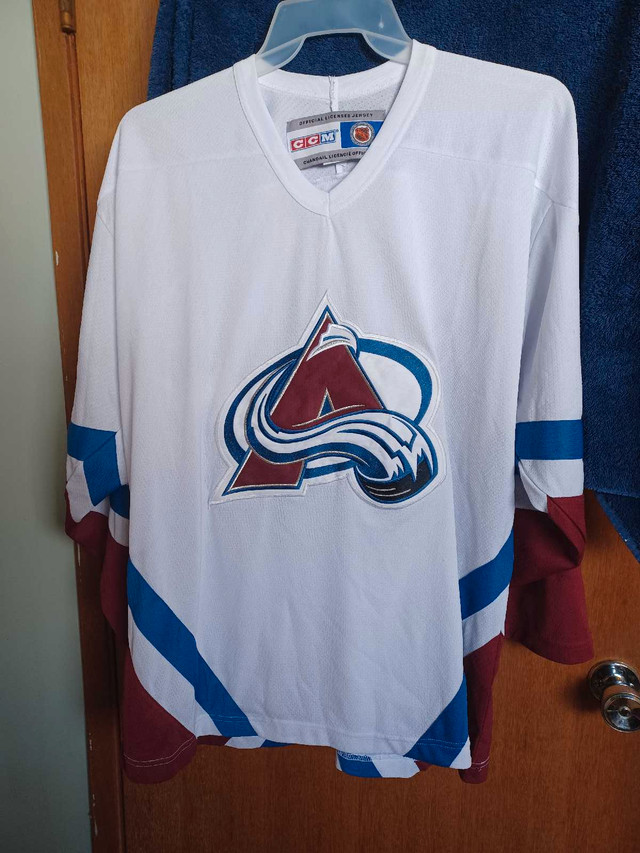 NHL CCM Colorado Avalanche hockey jersey Adult L in Hockey in Calgary