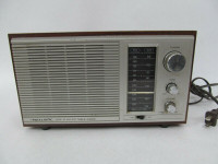 Realistic AM/FM Table Radio