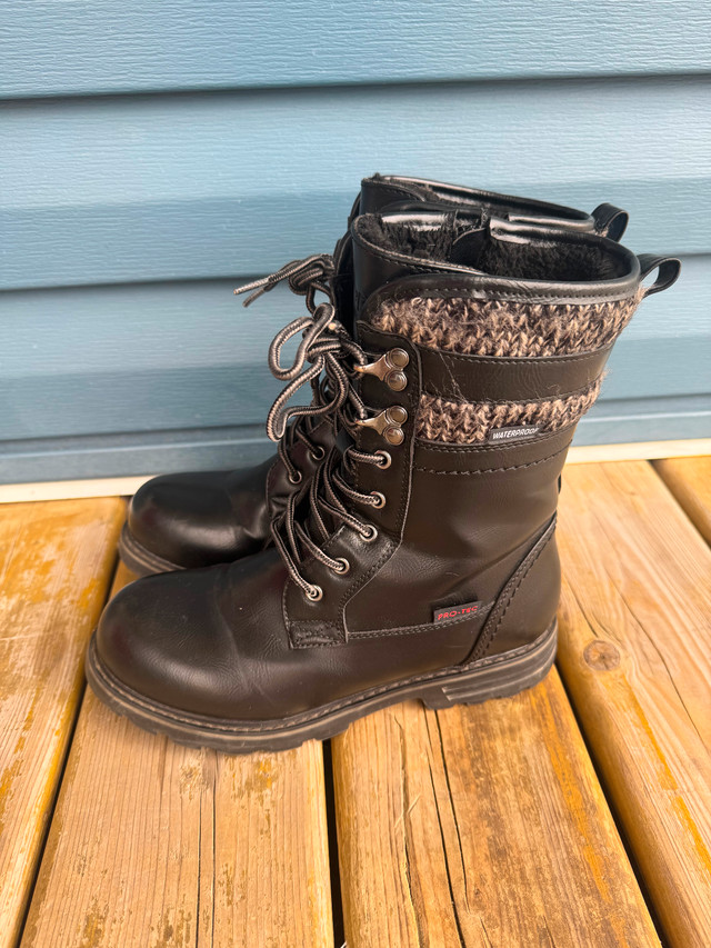 LADIES SIZE 7 WINTER BOOTS in Women's - Shoes in Lethbridge - Image 2