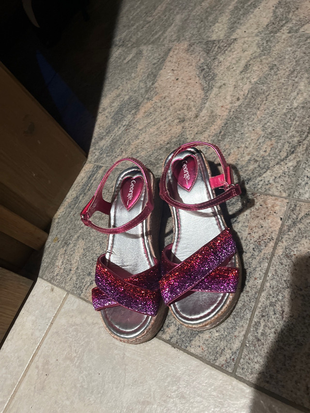Girls summer sandals size 3 in Kids & Youth in Windsor Region