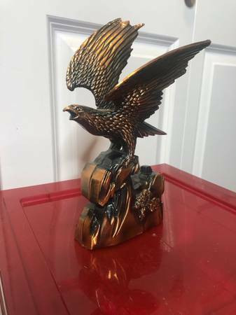 Vintage Eagle Figurine Lighter in Arts & Collectibles in Burnaby/New Westminster - Image 2