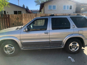2000 Infiniti QX4 -