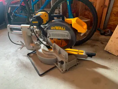 DeWalt compound miter saw sliding 12’’