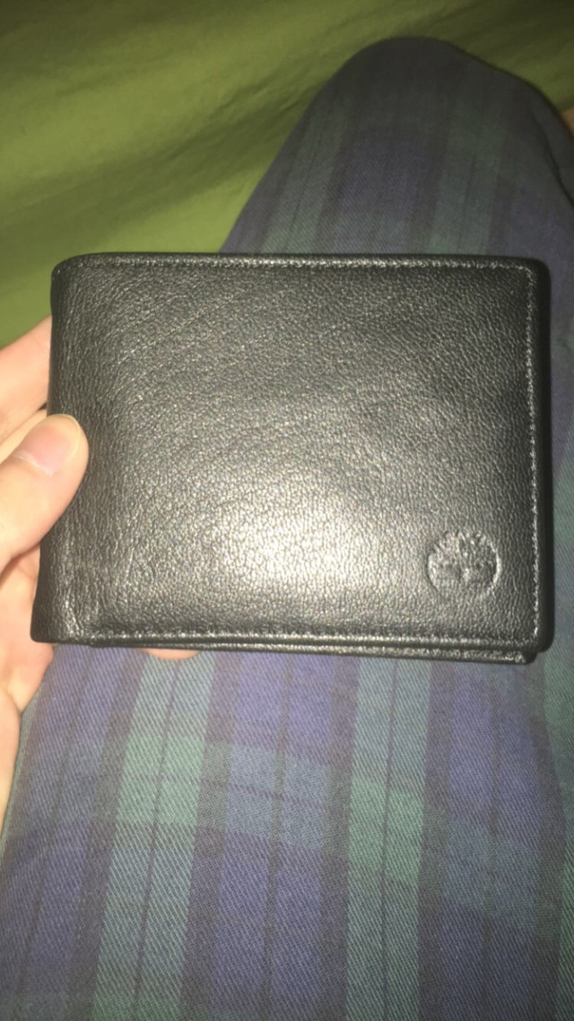 TimberLand Wallet for 30$ in Men's in City of Montréal - Image 4