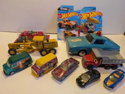 Lot de petites voitures de collection à vendre pour 30$.