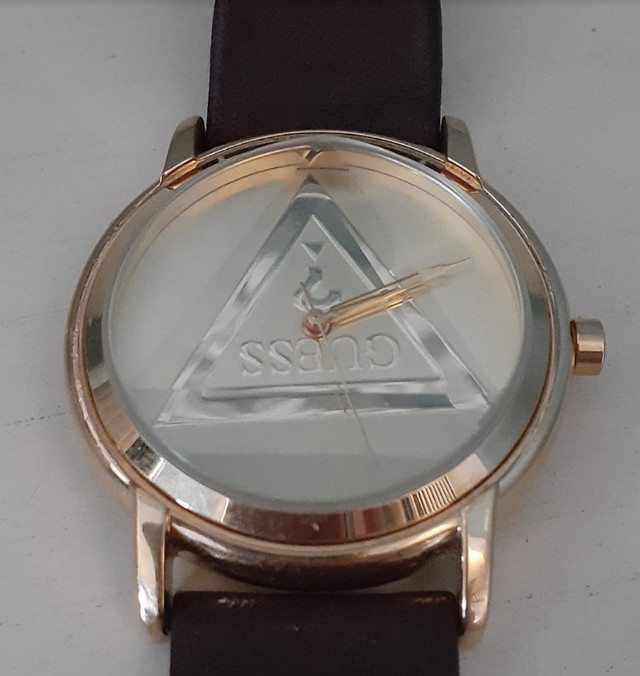 Guess ? Analog Women's Watch faceted crystal - for parts repair in Jewellery & Watches in Markham / York Region - Image 2