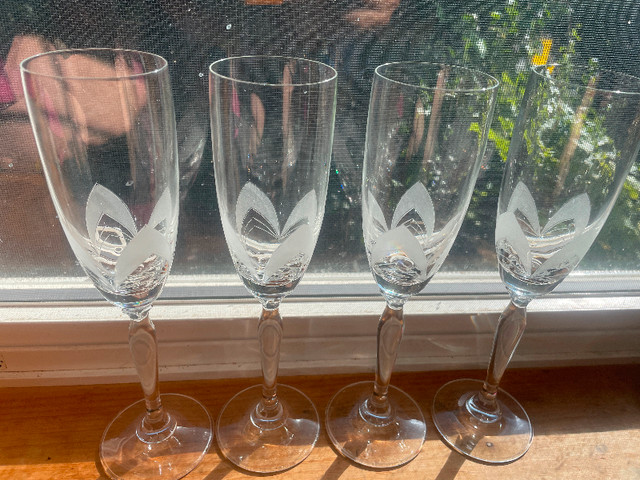 Vintage Glass crystal champagne flutes . set of 4. in Kitchen & Dining Wares in City of Halifax - Image 4