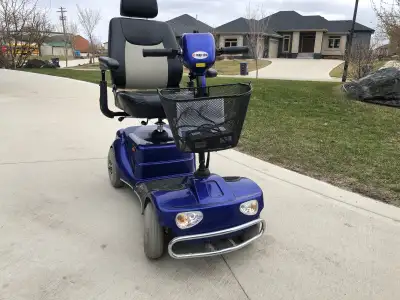 4-Wheel Mobility Scooter (BRAND NEW) Great for use outdoors, features 20 mile range, captains seat,...