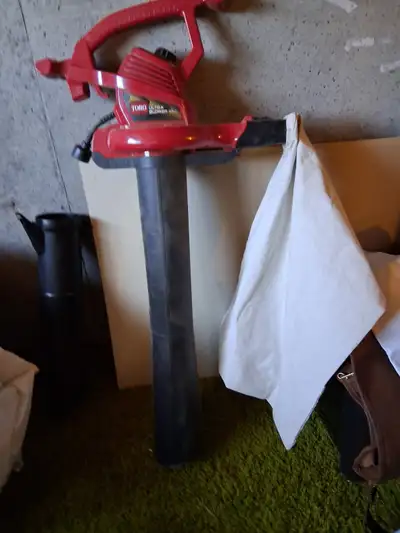 Toro blower w/bag Cleaning out sheds Offers