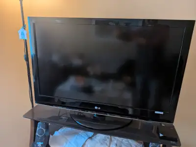 LG 42inch LCD/1080P/With Remote/Condition is Very Good condition ( Non smart Tv with USB and HDMI) P...