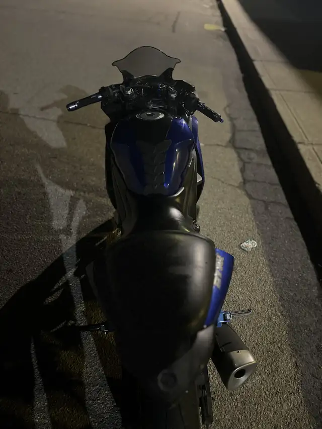 2015 Yamaha YZF-R in Sport Bikes in London - Image 7