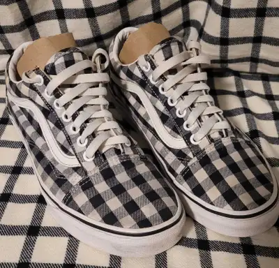Women's sneakers size 8.5 , View more