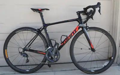 2018 Giant TCR Advanced Pro 1 Road Bike for sale size medium, very good condition. Carbon fiber fram...