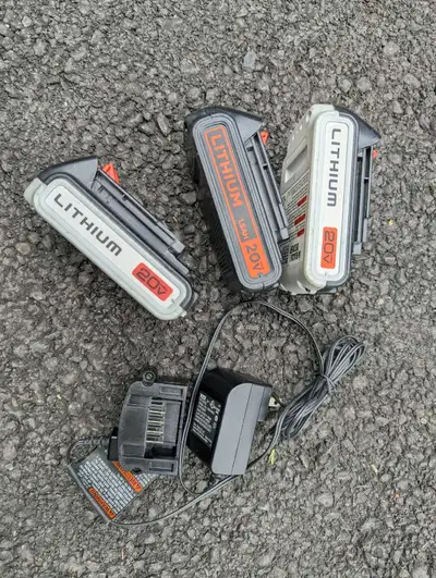 3 batteries BLACK+DECKER 20V + chargeur – Lithium – 1,5 Ah, View more