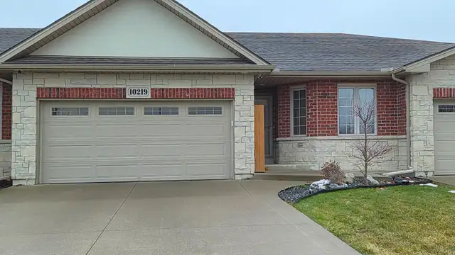 Beautiful Windsor East Townhouse with Finished Basement