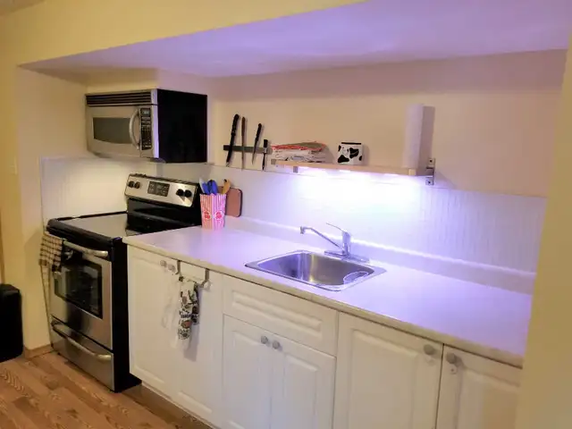 AWESOME LOCATION – BEAUTIFUL, BRIGHT BASEMENT SUITE