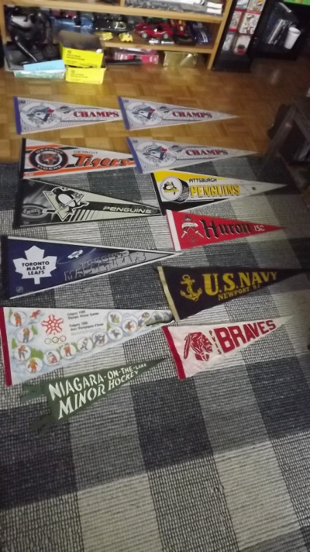 25VINTAGE SPORTS PENNANTS:MLB,NHL,NFL,CFL,OLYMPICS,MINOR HOCKEY in Arts & Collectibles in City of Toronto - Image 2