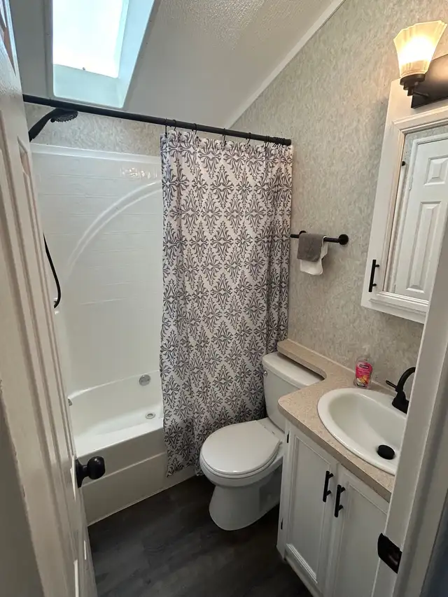 Cottage Resort in Houses for Sale in St. Catharines - Image 6