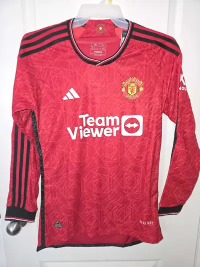 22/23 united long sleeve home kit. New with tags. Xl slim player fit. Fits like a large.