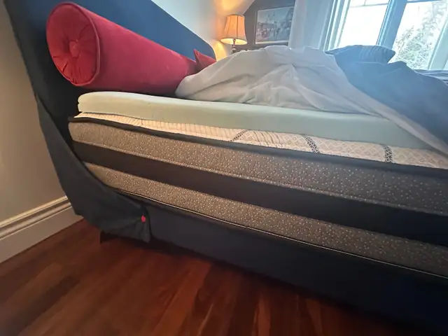 Lit Queen, matelas, et literie in Beds & Mattresses in Sherbrooke - Image 5