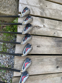 Golf clubs. Right handed WilsonStaffs iron set 