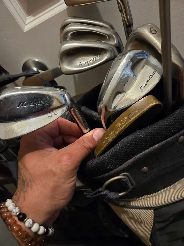 Mixed Golf Club Set with Intech Bag in Golf in Ottawa - Image 3