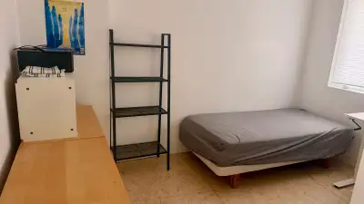 Looking for a quiet individual. Room for rent. $900/month, downtown Toronto, 6 min to Lansdowne subw...