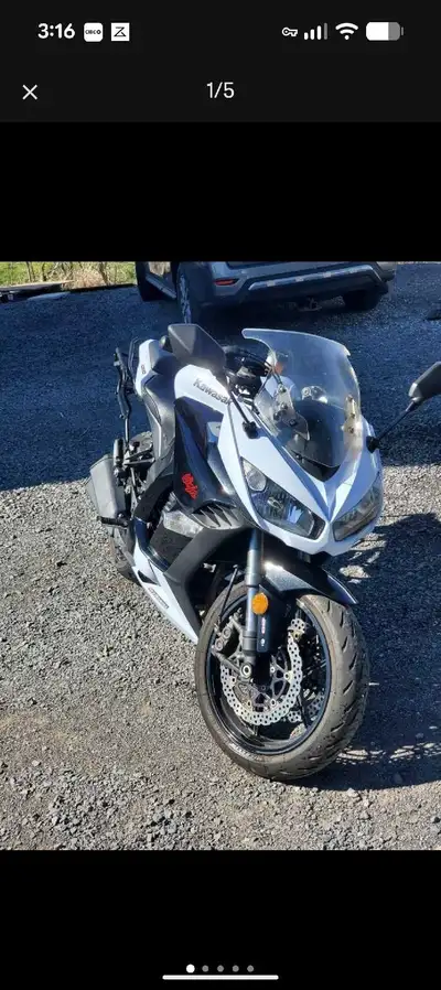 This pre-owned Kawasaki Ninja 1000SX is a powerful sport-touring motorcycle featuring a high-perform...