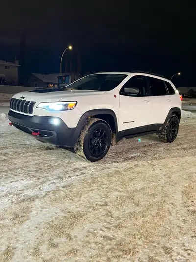 Fully loaded pan sunroof, different drive modes , power tailgate Runs and drives excellent lots of p...