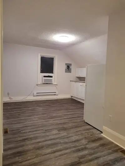 This beautiful One bedroom apartment is available now! - Lease Duration: 12 Months + - No Parking Hy...