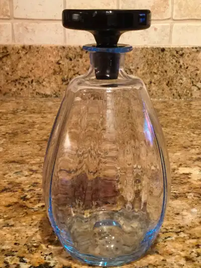 Vintage carafe en verre bleu, View more