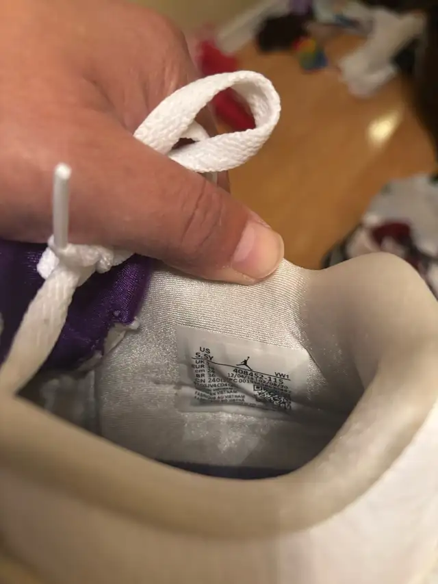 Air Jordan 4 Retro in Men's Shoes in Mississauga / Peel Region - Image 4