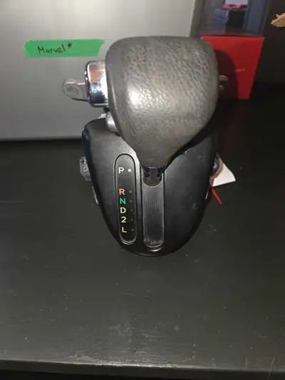 Chevrolet automatic transmission gear shifter. Directly fits the 2003–2008 Pontiac Vibe and its mech...