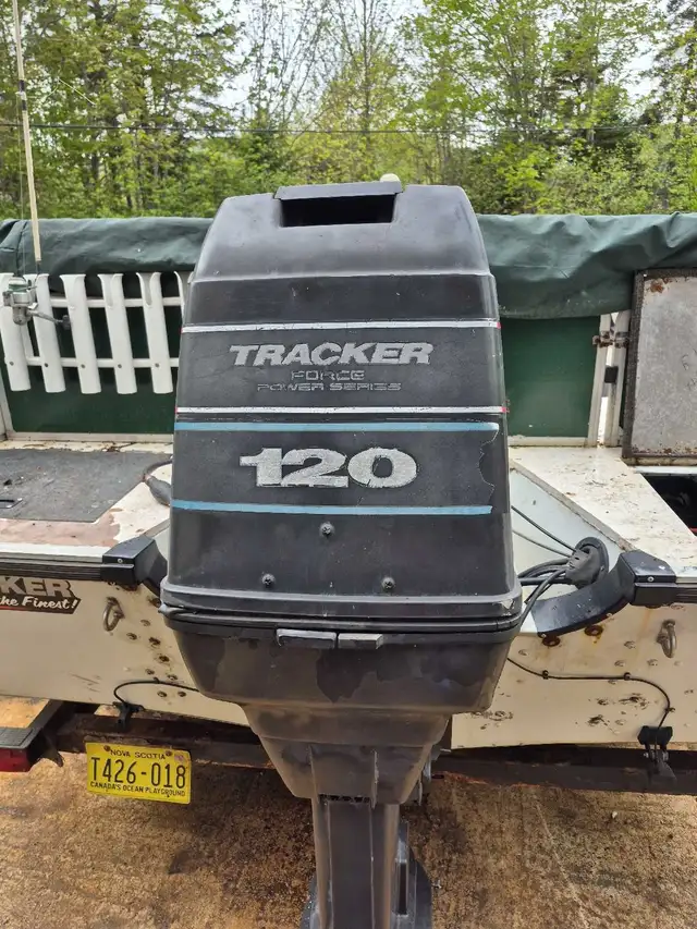 1996 Aluminum Tracker boat. in Powerboats & Motorboats in Cape Breton - Image 8