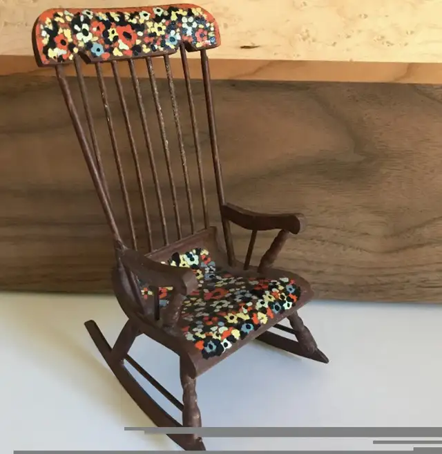 Miniature Rocking Chair Albert Nadeau Quebec, Mini Pottery Pot in Arts & Collectibles in Ottawa - Image 4