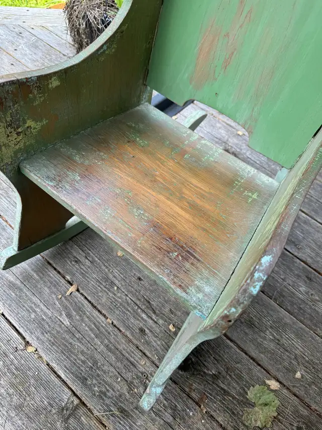 Antique child’s solid wood rocking chair excellent in Chairs & Recliners in Napanee - Image 5