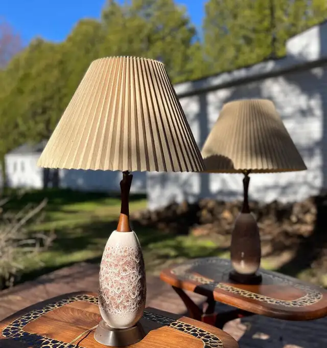 Deux lampes mid century vintage table lamps in Indoor Lighting & Fans in City of Montréal - Image 8