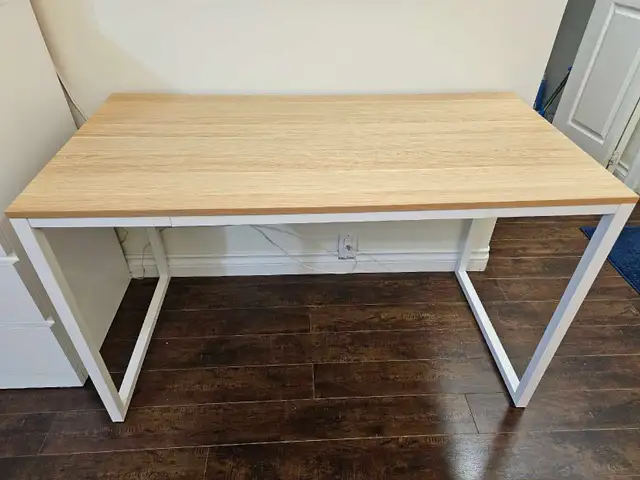 Modern Minimalist Office Desk – Light Oak & Sturdy White Frame in Other Tables in Delta/Surrey/Langley - Image 3