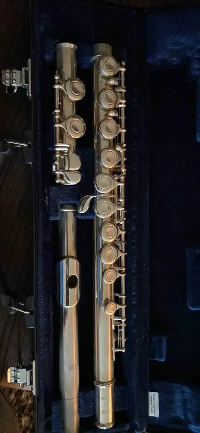Yamaha Flute in Mint Condition. With case. Reduced to $375.00 Pickup in lakeview area of Saskatoon.