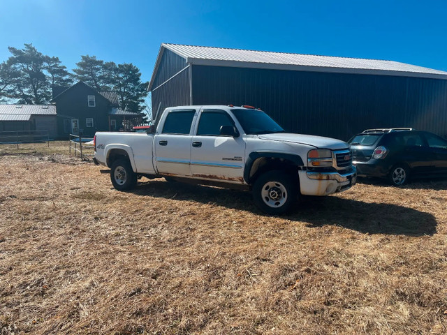 !!!!!!!!!  2004 GMC 2500HD 4 DOOR CREWCAB 4X4 6.6 DURAMAX DIESEL in Cars & Trucks in Brockville - Image 2
