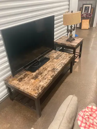 Coffee table, and end table, Voir plus