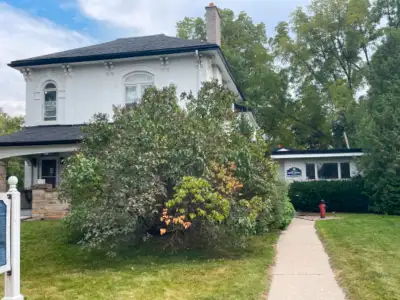 Office space for sale/lease on Broadway in Orangeville. 1875 square feet.