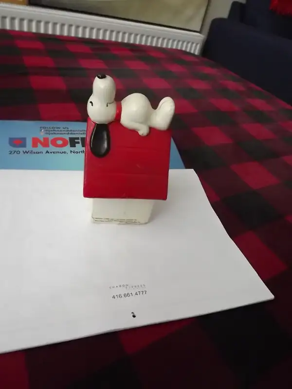 VINTAGE CERAMIC "SNOOPY DOGHOUSE" PEANUTS PIGGY BANK in Arts & Collectibles in City of Toronto - Image 3