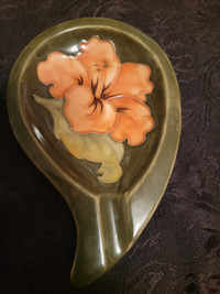 Lovely vintage moorcroft teardrop shaped Hibiscus ashtray
