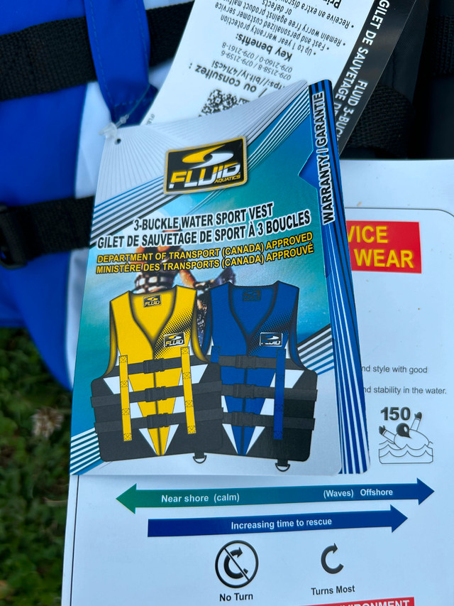 Life jackets in Water Sports in Oakville / Halton Region - Image 4